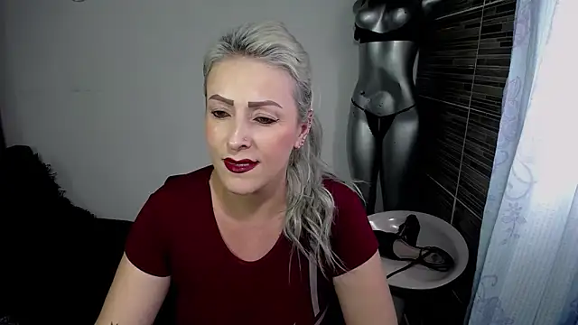 Emma Rizzoo online show from May 23, 7:40 pm