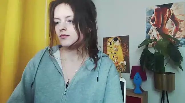 juicyNadine online show from February 13, 9:30 am