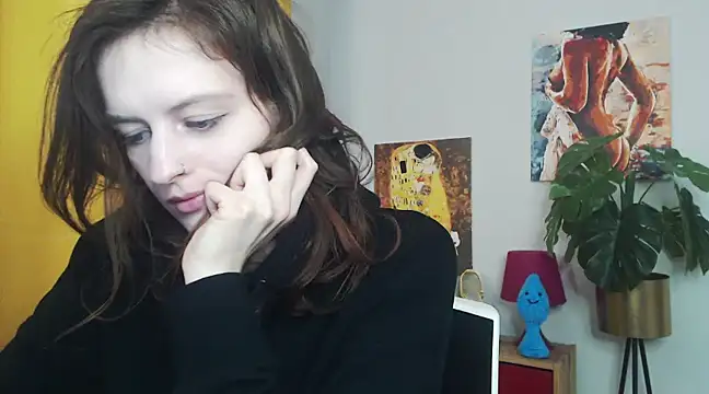 juicyNadine online show from March 18, 9:20 am