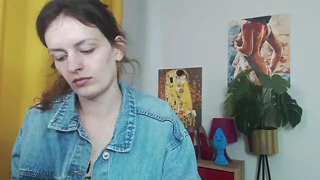 juicyNadine online show from September 10, 4:45 am