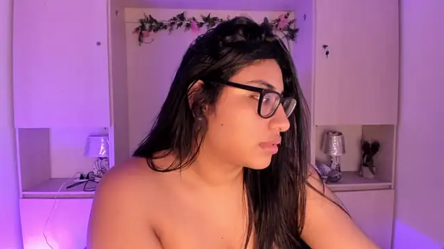 Snapshot of CANDYGABYY chatting on June 18, 8:13 pm CANDYGABYY online show from June 18, 8:13 pm