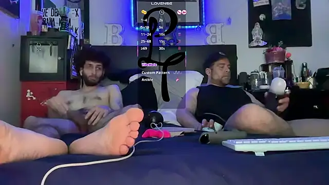 pantslesstraveler plt online show from December 2, 5:46 am