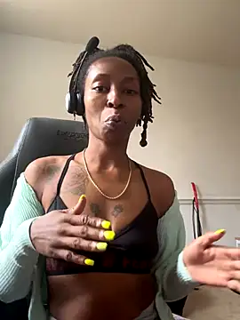 LeyaHoneybuns online show from November 19, 7:25 pm