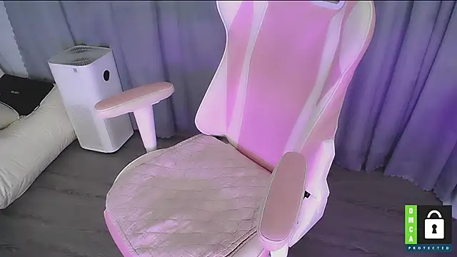 Snapshot of San___San chatting on November 28, 9:28 pm San San online show from November 28, 9:28 pm