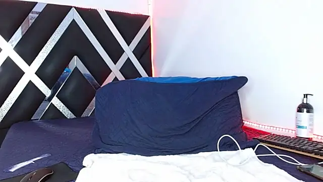 Levy Steve online show from April 5, 1:14 am