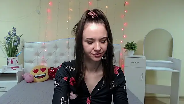 KaraCriegs online show from January 31, 10:10 pm