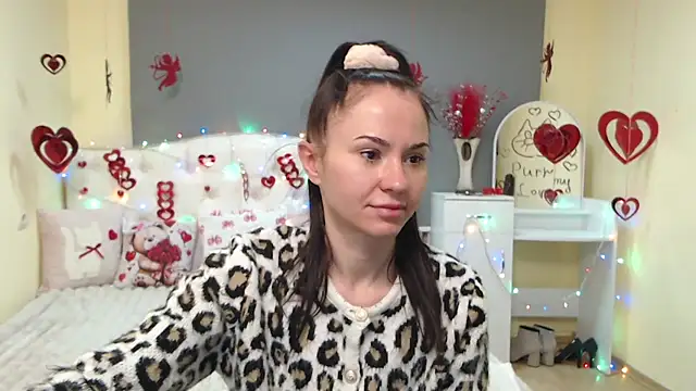 Snapshot of KaraCriegs chatting on February 6, 9:07 pm KaraCriegs online show from February 6, 9:07 pm