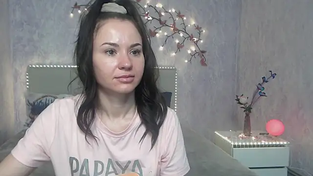 Snapshot of KaraCriegs chatting on February 21, 6:31 pm KaraCriegs online show from February 21, 6:31 pm