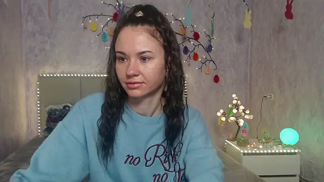 Snapshot of KaraCriegs chatting on April 1, 5:43 pm KaraCriegs online show from April 1, 5:43 pm