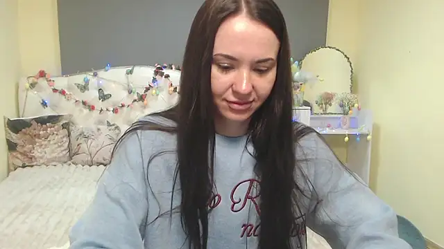 Snapshot of KaraCriegs chatting on April 13, 6:35 pm KaraCriegs online show from April 13, 6:35 pm