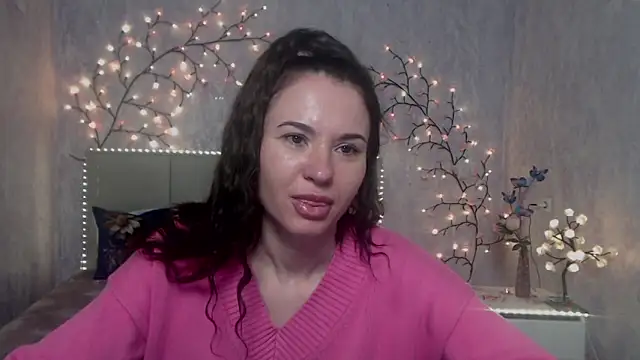 Snapshot of KaraCriegs chatting on April 15, 8:20 pm KaraCriegs online show from April 15, 8:20 pm