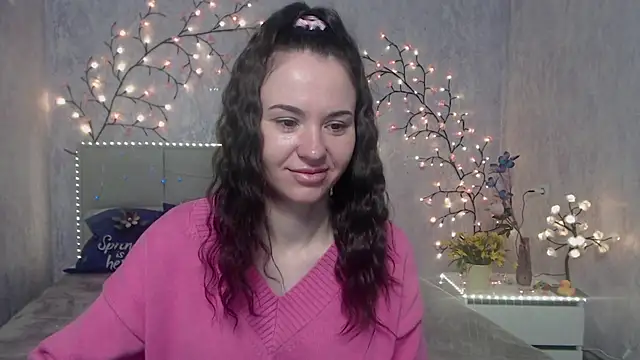 Snapshot of KaraCriegs chatting on April 19, 5:23 pm KaraCriegs online show from April 19, 5:23 pm