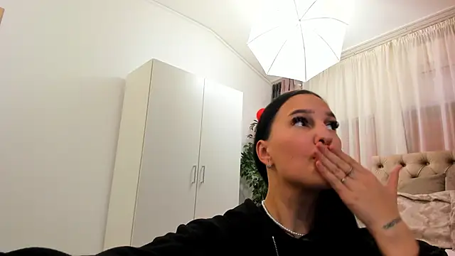 OliviaRimes online show from February 20, 6:50 am