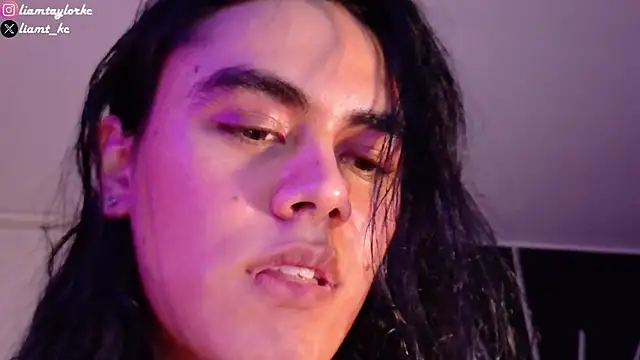 Snapshot of Liam_Taylor chatting on March 23, 3:32 am Liam Taylor online show from March 23, 3:32 am