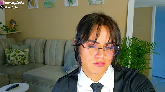 Snapshot of Liam_Taylor chatting on September 12, 11:04 pm Liam Taylor online show from September 12, 11:04 pm