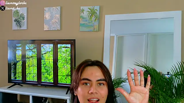 Snapshot of Liam_Taylor chatting on December 17, 9:21 pm Liam Taylor online show from December 17, 9:21 pm