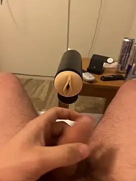 Snapshot of caliguy37 chatting on February 21, 8:40 am caliguy37 online show from February 21, 8:40 am