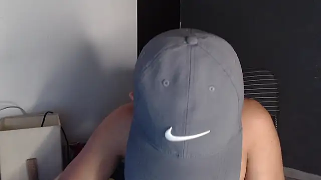 Snapshot of harold_18_ chatting on April 21, 5:39 pm harold 18 online show from April 21, 5:39 pm