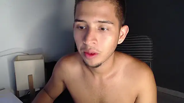 Snapshot of harold_18_ chatting on May 7, 5:51 pm harold 18 online show from May 7, 5:51 pm