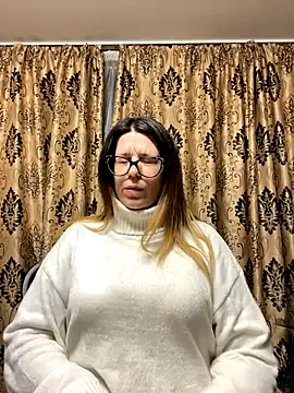 NadiraNoor online show from October 15, 9:15 pm