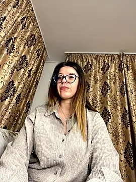 NadiraNoor online show from November 17, 10:59 pm