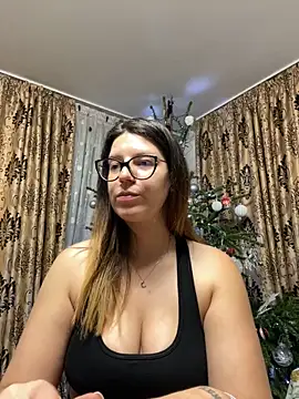 NadiraNoor online show from December 19, 9:00 pm