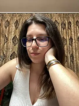 NadiraNoor online show from April 10, 11:20 pm