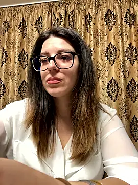 NadiraNoor online show from April 14, 11:00 pm