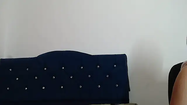 Snapshot of Chanel_87xxx chatting on February 18, 1:44 pm Chanel 87xxx online show from February 18, 1:44 pm