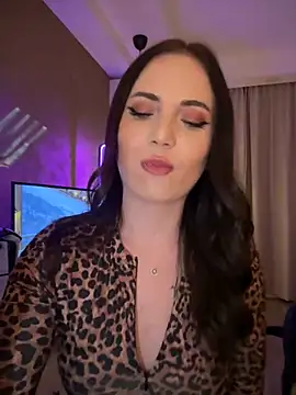 AvaGianna online show from January 5, 8:00 pm