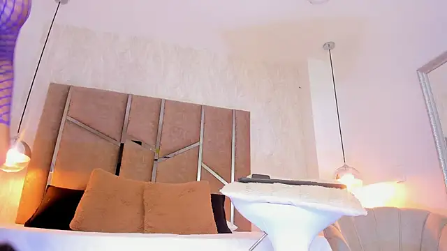 Martinaa Jones  online show from January 14, 1:06 pm