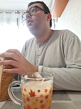 Javier bear online show from November 29, 9:01 am