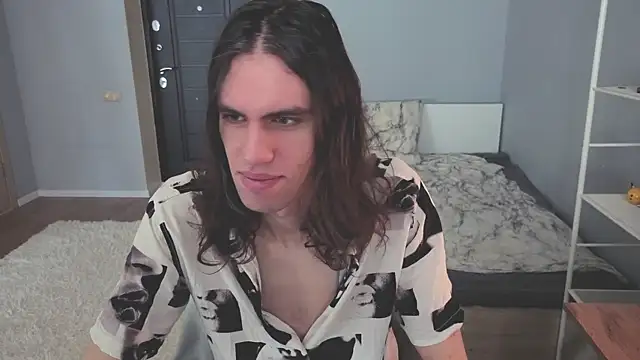 mollymila online show from April 12, 8:30 am