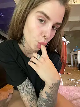 EmiliaCatalina online show from December 14, 7:46 pm