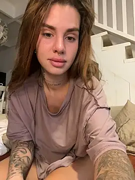 EmiliaCatalina online show from December 20, 5:51 pm