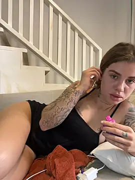 EmiliaCatalina online show from December 22, 7:31 pm