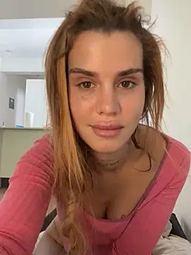 Snapshot of EmiliaCatalina chatting on November 8, 5:01 pm EmiliaCatalina online show from November 8, 5:01 pm