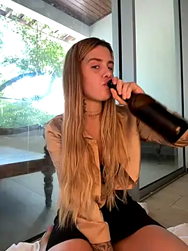 Snapshot of EmiliaCatalina chatting on November 30, 5:39 pm EmiliaCatalina online show from November 30, 5:39 pm