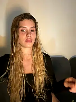 EmiliaCatalina online show from December 15, 11:42 pm