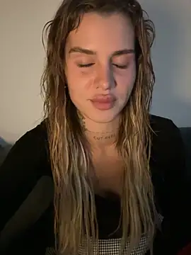 EmiliaCatalina online show from February 3, 11:43 pm