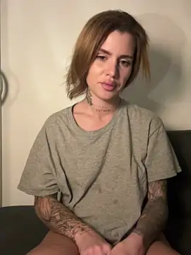 EmiliaCatalina online show from March 8, 1:47 am