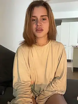 EmiliaCatalina online show from March 11, 9:32 pm