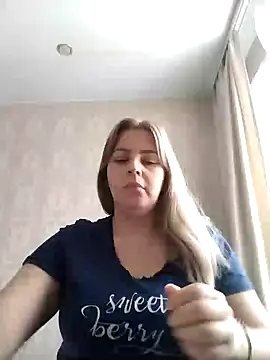 Snapshot of Lady_nice_cat chatting on February 5, 3:02 am Lady nice cat online show from February 5, 3:02 am