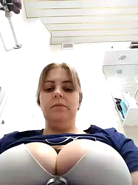 Snapshot of Lady_nice_cat chatting on February 8, 12:28 pm Lady nice cat online show from February 8, 12:28 pm