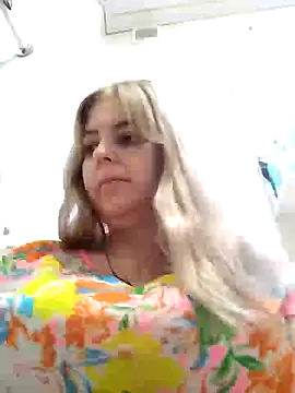 Snapshot of Lady_nice_cat chatting on February 11, 8:15 am Lady nice cat online show from February 11, 8:15 am