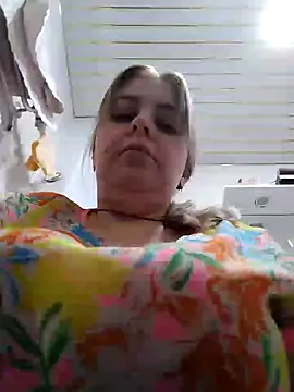 Snapshot of Lady_nice_cat chatting on February 15, 12:33 pm Lady nice cat online show from February 15, 12:33 pm