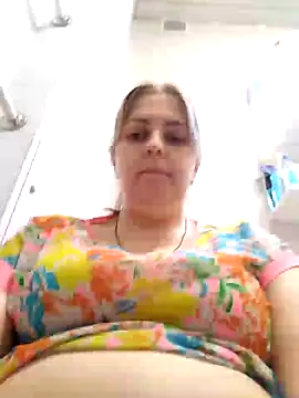 Snapshot of Lady_nice_cat chatting on February 16, 1:05 pm Lady nice cat online show from February 16, 1:05 pm