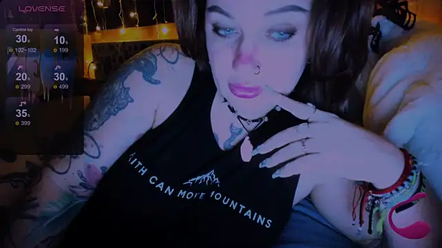 EllieOz online show from December 13, 2:16 pm