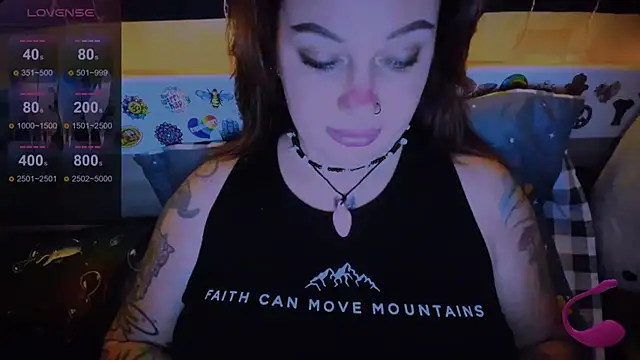 EllieOz online show from December 13, 8:26 pm