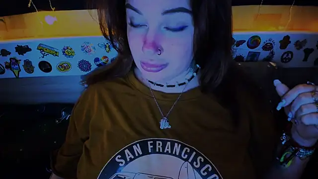 EllieOz online show from December 14, 10:34 am